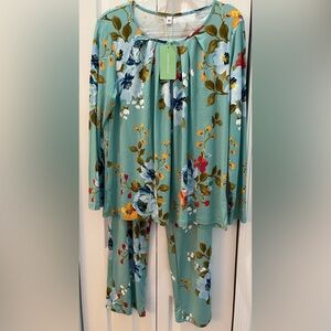 NWT! Floral Pajama Set in Teal
